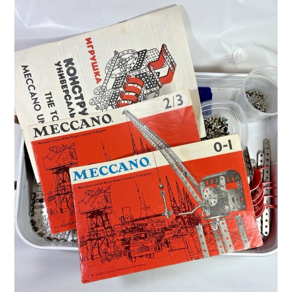 Meccano Metal and Plastic Construction Pieces UK Toy With 3 Manuals Mixed Lot - Picture 1 of 16